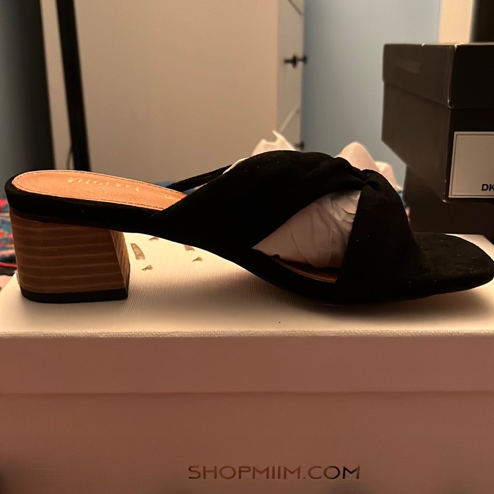 These are from Miracle Miles in the style Jackie. They’re a size 7.